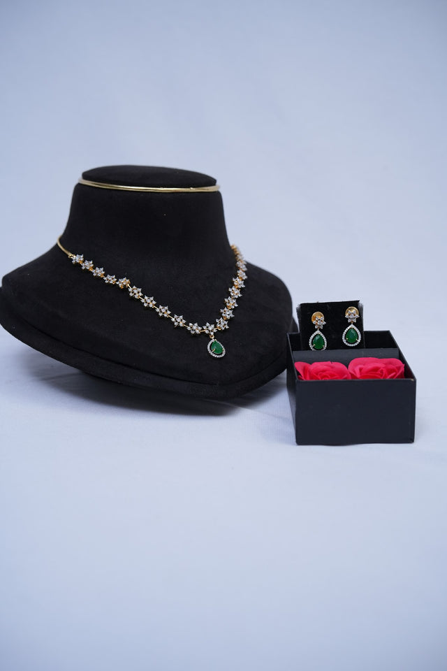 Premium diamond finish star necklace product code 32