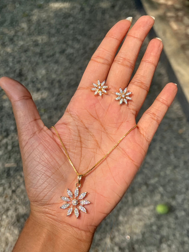 Premium diamond finish pendant set with 24inch chain set product code D112