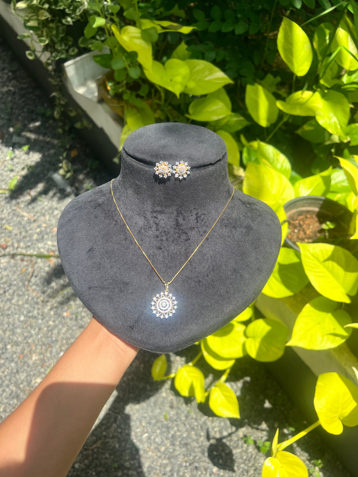 The Pendant Set with Chain