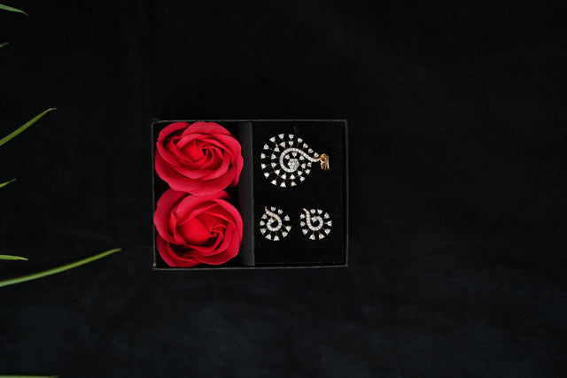 Premium diamond finish and rosegold polish pendant set (not sweat proof) product code D05