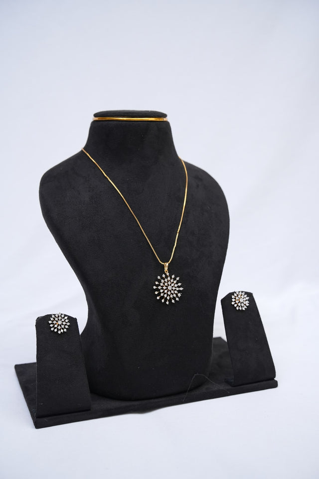 Premium diamond finish pendant set with chain product code D334