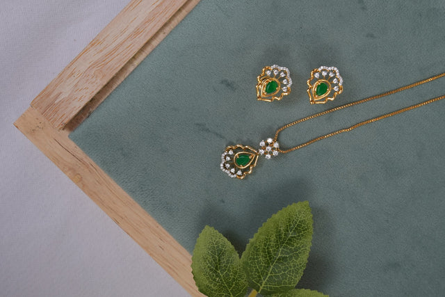 Premium diamond finish pendant with stud product code D355