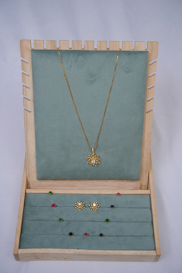 Premium gold plated 4 stone changeable pendant and stud with 8pidi box chain product code G84